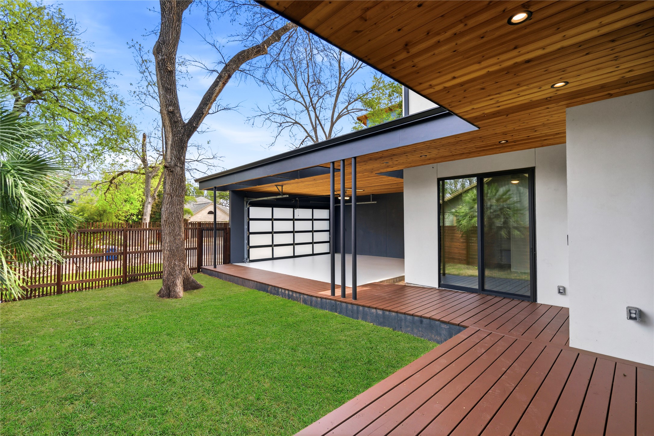 2306 South 2nd Street Austin, TX 78704 - Photo 35 of 36 Courtyard area