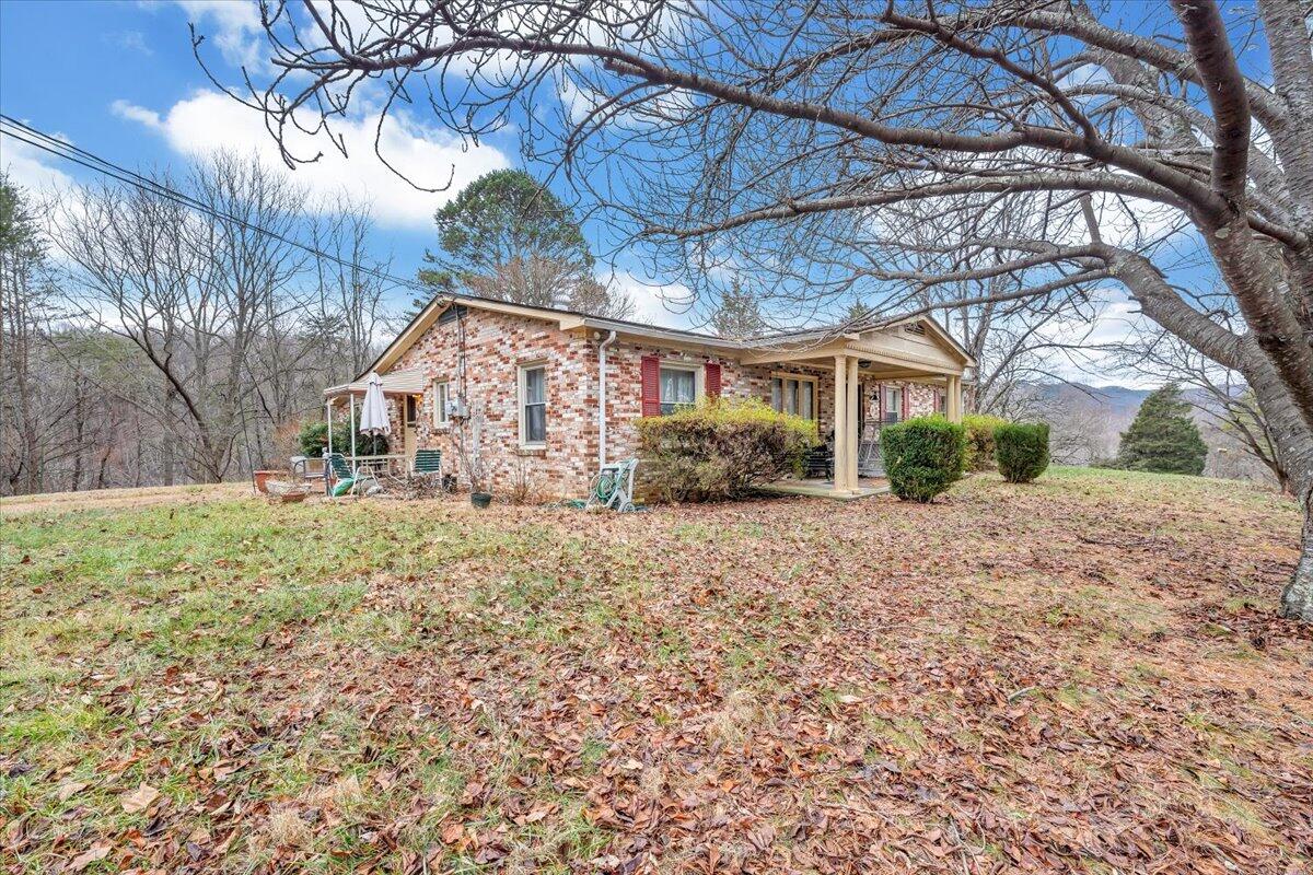 143 Willow Spring Road Troutville, VA 24175 - Photo 2 of 12 24-MIB09092