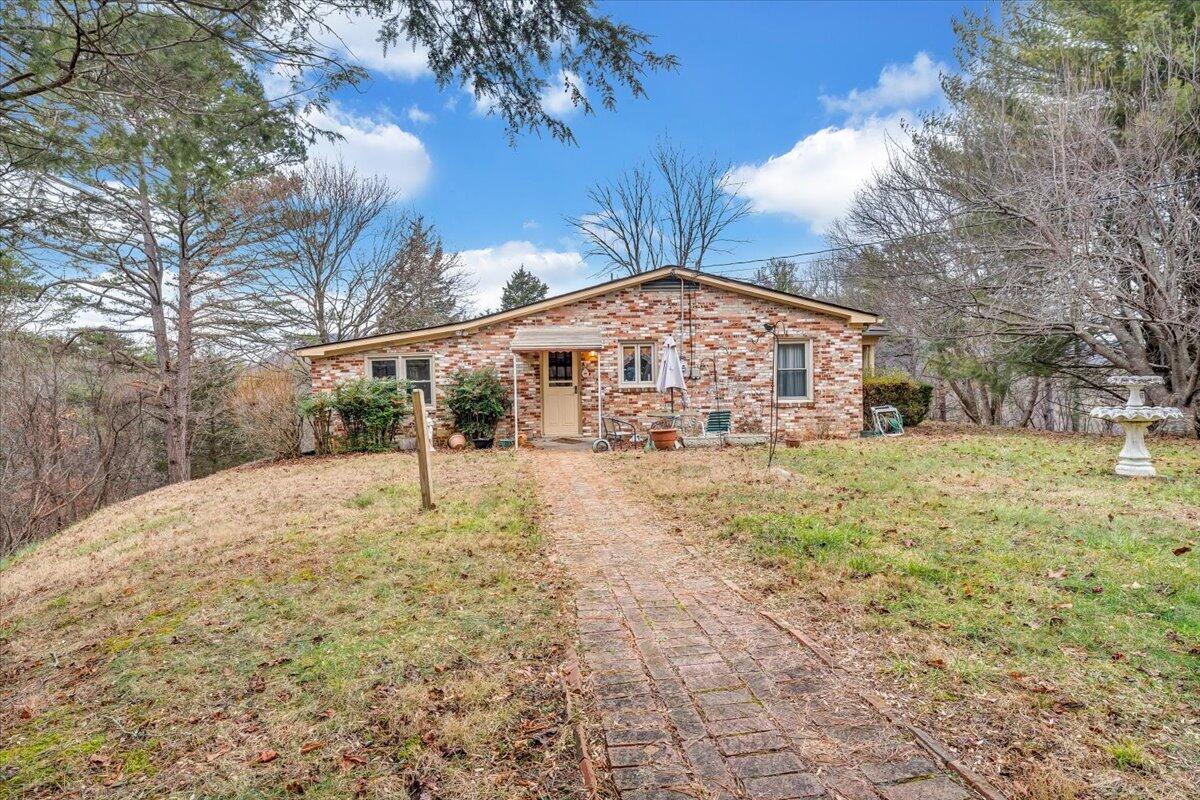 143 Willow Spring Road Troutville, VA 24175 - Photo 8 of 12 30-MIB09113