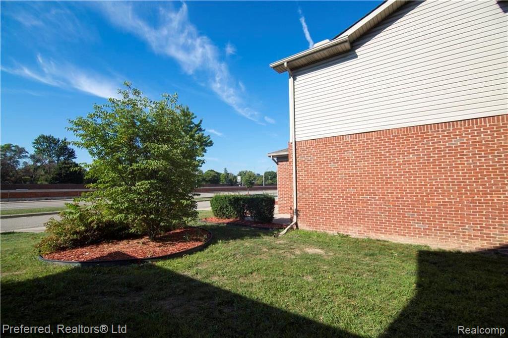 18270 West Eleven Mile Road Southfield, MI 48076 - Photo 7 of 52