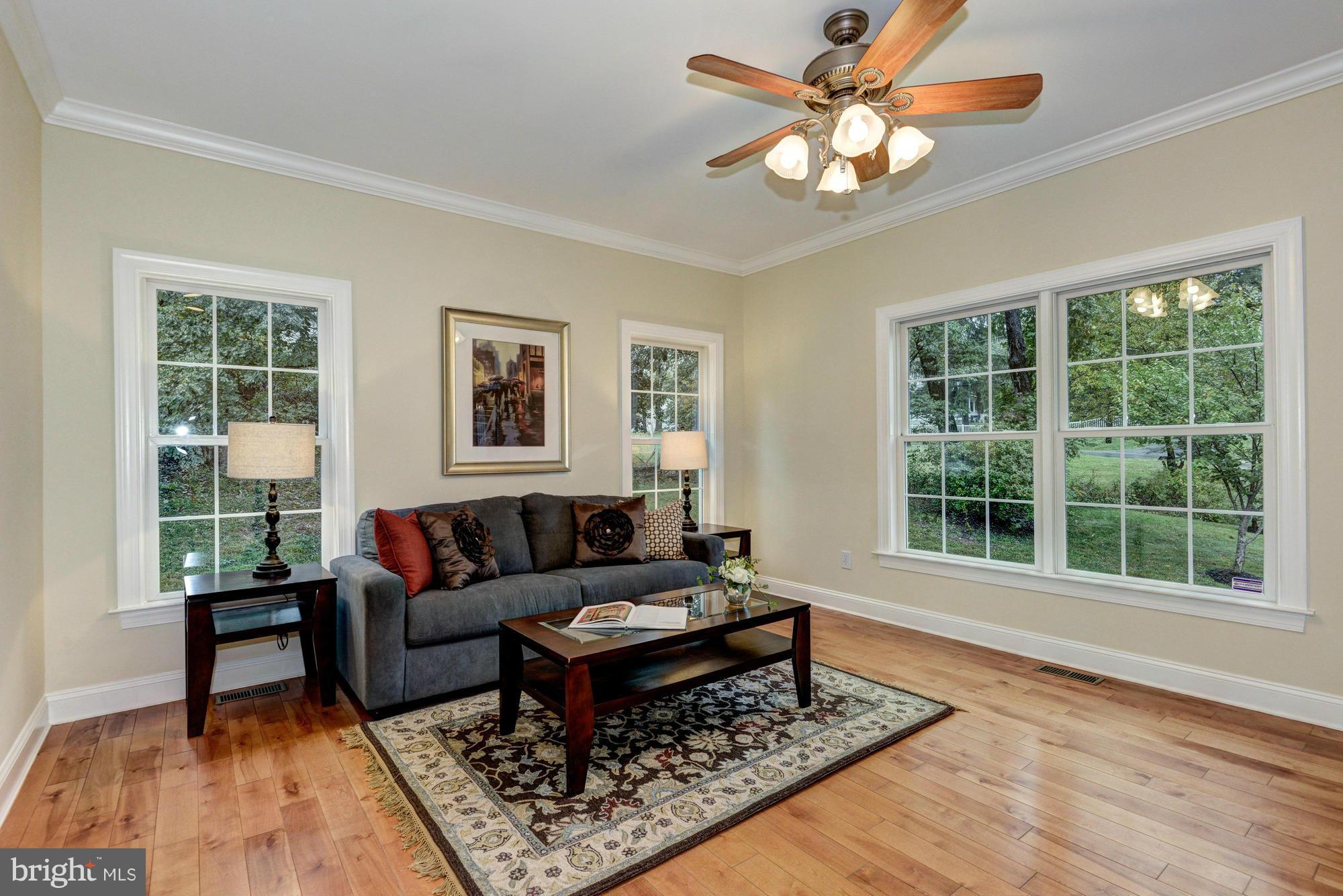 19135 Mateny Hill Road Germantown, MD 20874 - Photo 3 of 30 Living Room