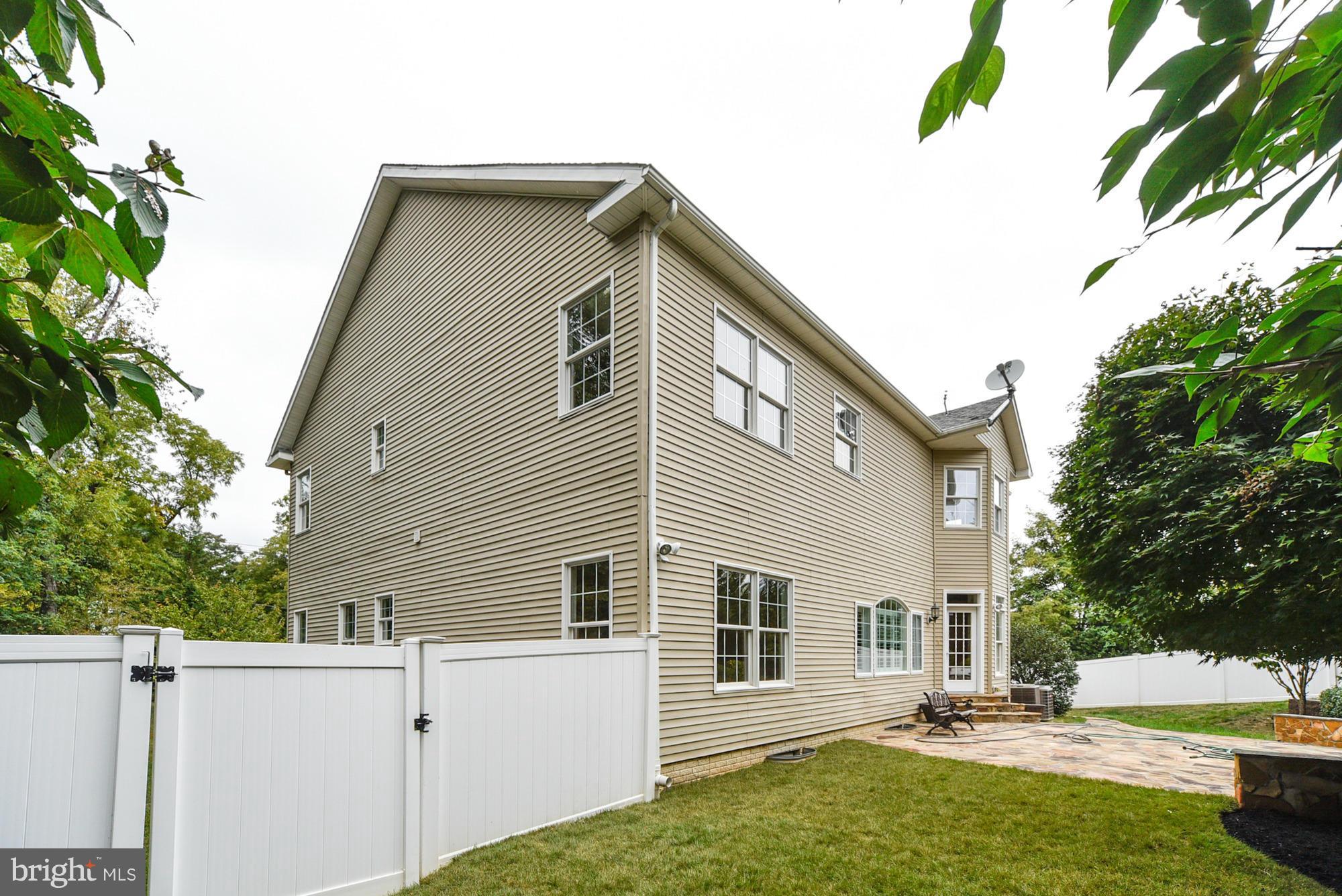 19135 Mateny Hill Road Germantown, MD 20874 - Photo 29 of 30 Exterior (Rear)