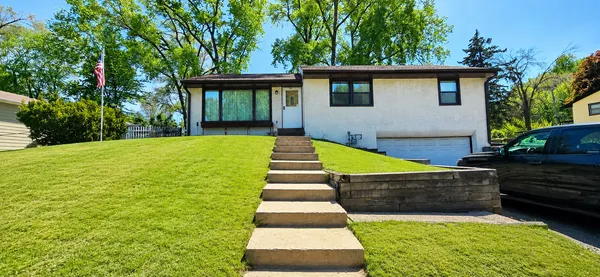 $2,300 | 184 Larpenteur Avenue East, St. Paul, MN 55117
