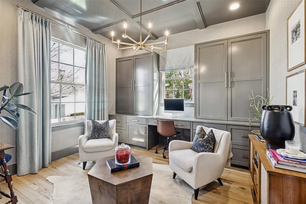 7533 Garonne Street Dallas, TX 75231 - Photo 3 of 32