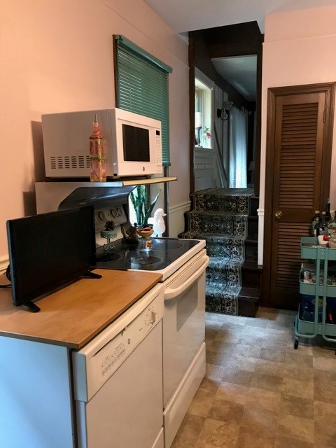 11 Ridgeway Avenue Providence, RI 02909 - Photo 22 of 47 KITCHEN