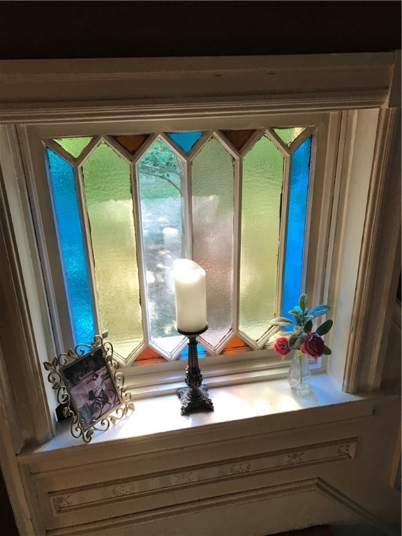 11 Ridgeway Avenue Providence, RI 02909 - Photo 34 of 47 ARCHITECTURAL DETAILED WINDOW