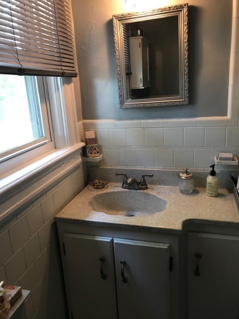 11 Ridgeway Avenue Providence, RI 02909 - Photo 37 of 47 BATHROOM