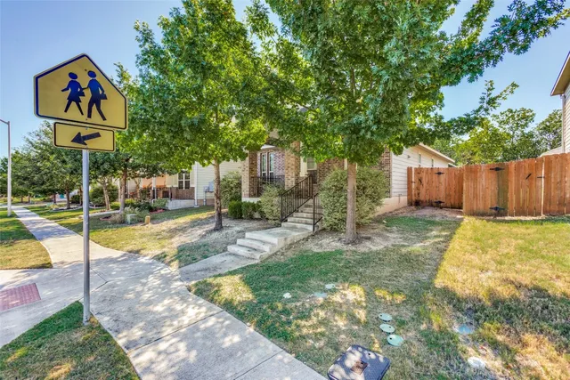 a view of a house with backyard and tree