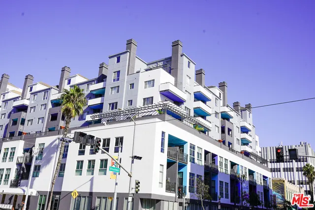 $2,529 | 245 Pine Avenue, Unit 224, Long Beach, CA 90802