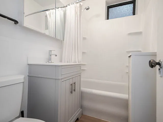 $170,000 | 1225 West Lunt Avenue, Unit 2B, Chicago, IL 60626