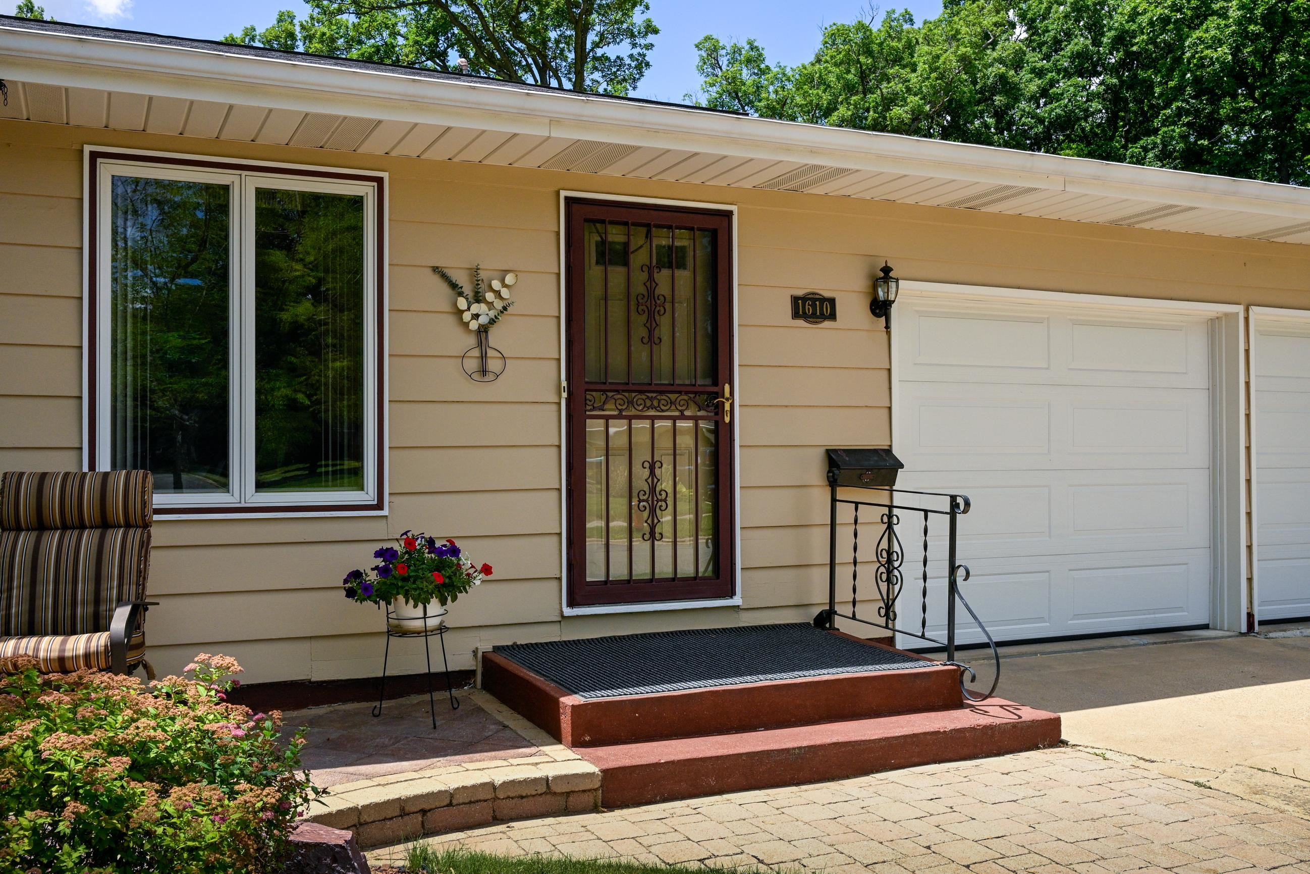 1610 Homberg Lane Madison, WI 53716 - Photo 5 of 46