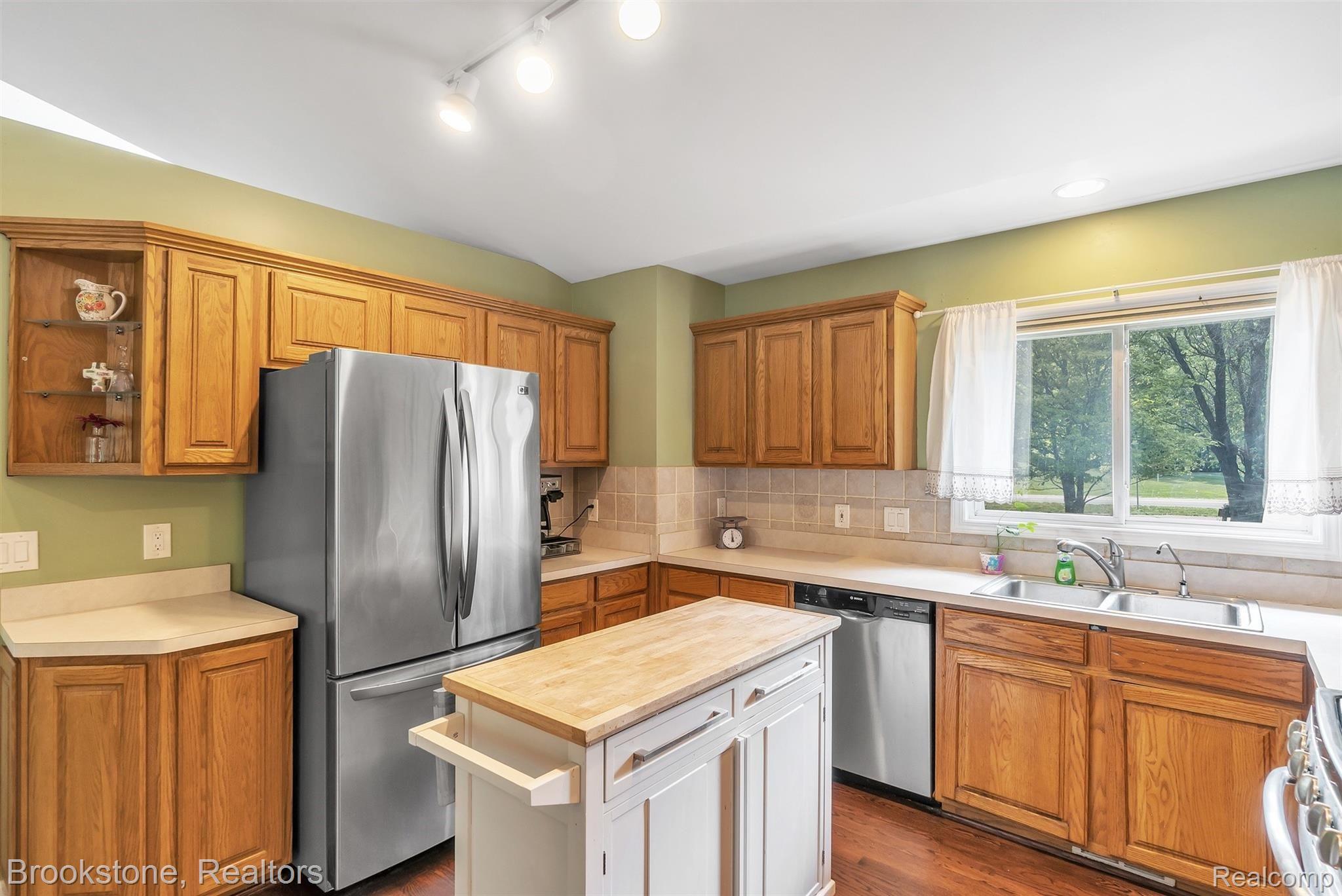 451 John R Road Rochester, MI 48307 - Photo 7 of 25 Large kitchen with stainless steel appliances included