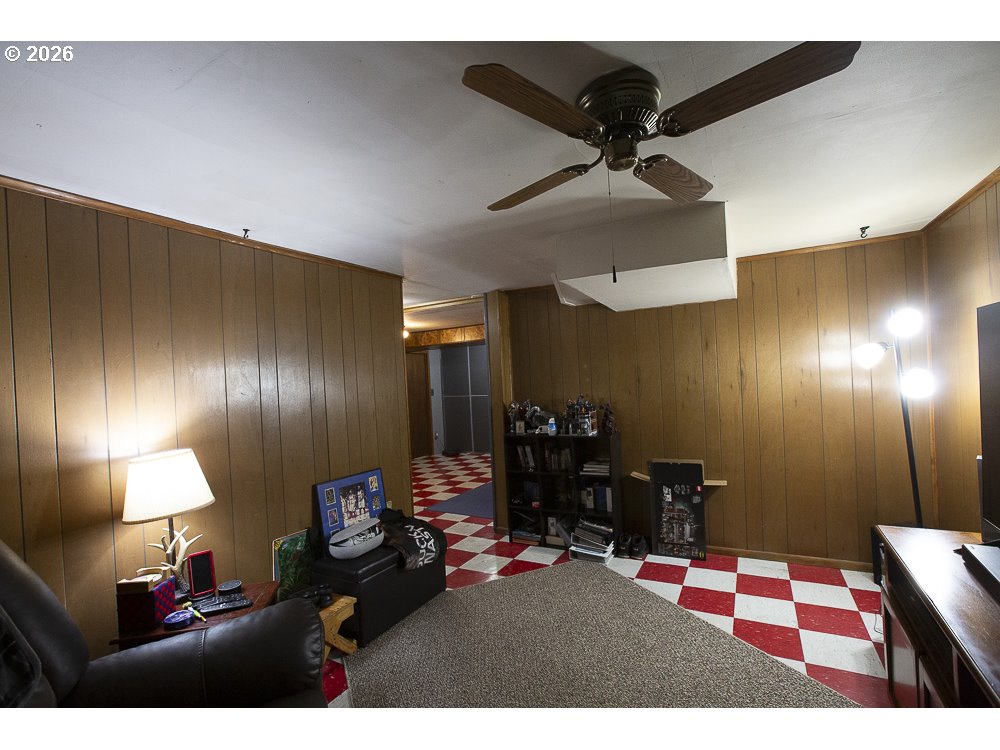 907 Fourth Street La Grande, OR 97850 - Photo 14 of 38