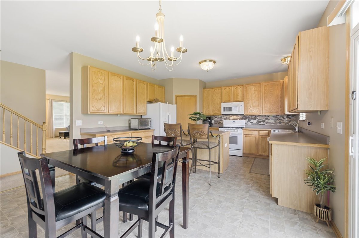 1916 Castle Ridge Drive Plainfield, IL 60586 - Photo 12 of 36 Gallery Image 12