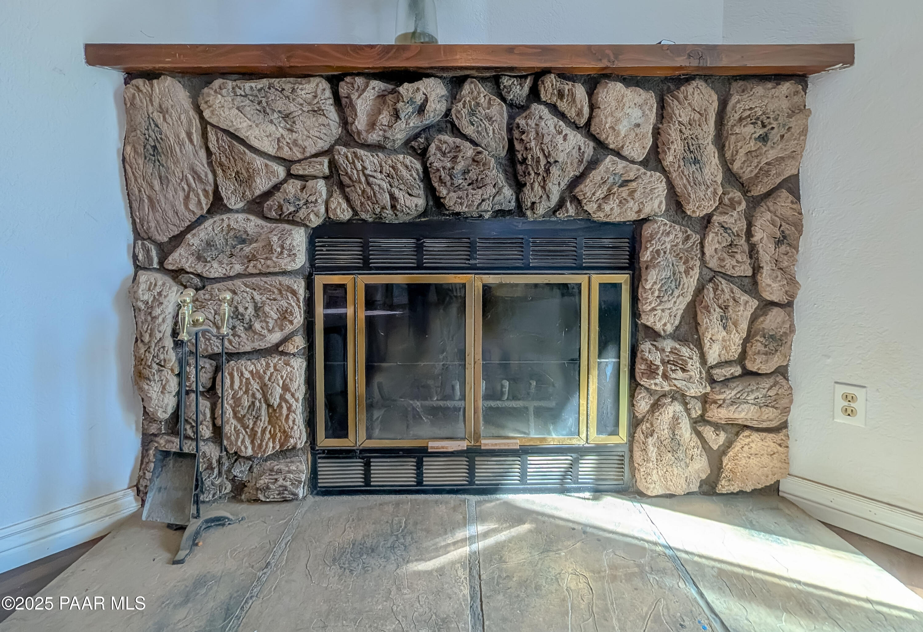 1230 Stetson Road, Unit 9 Prescott, AZ 86303 - Photo 7 of 24 Wood Fireplace