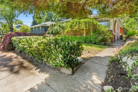 $999,950 | 8205 19th Avenue Northeast, Seattle, WA 98115