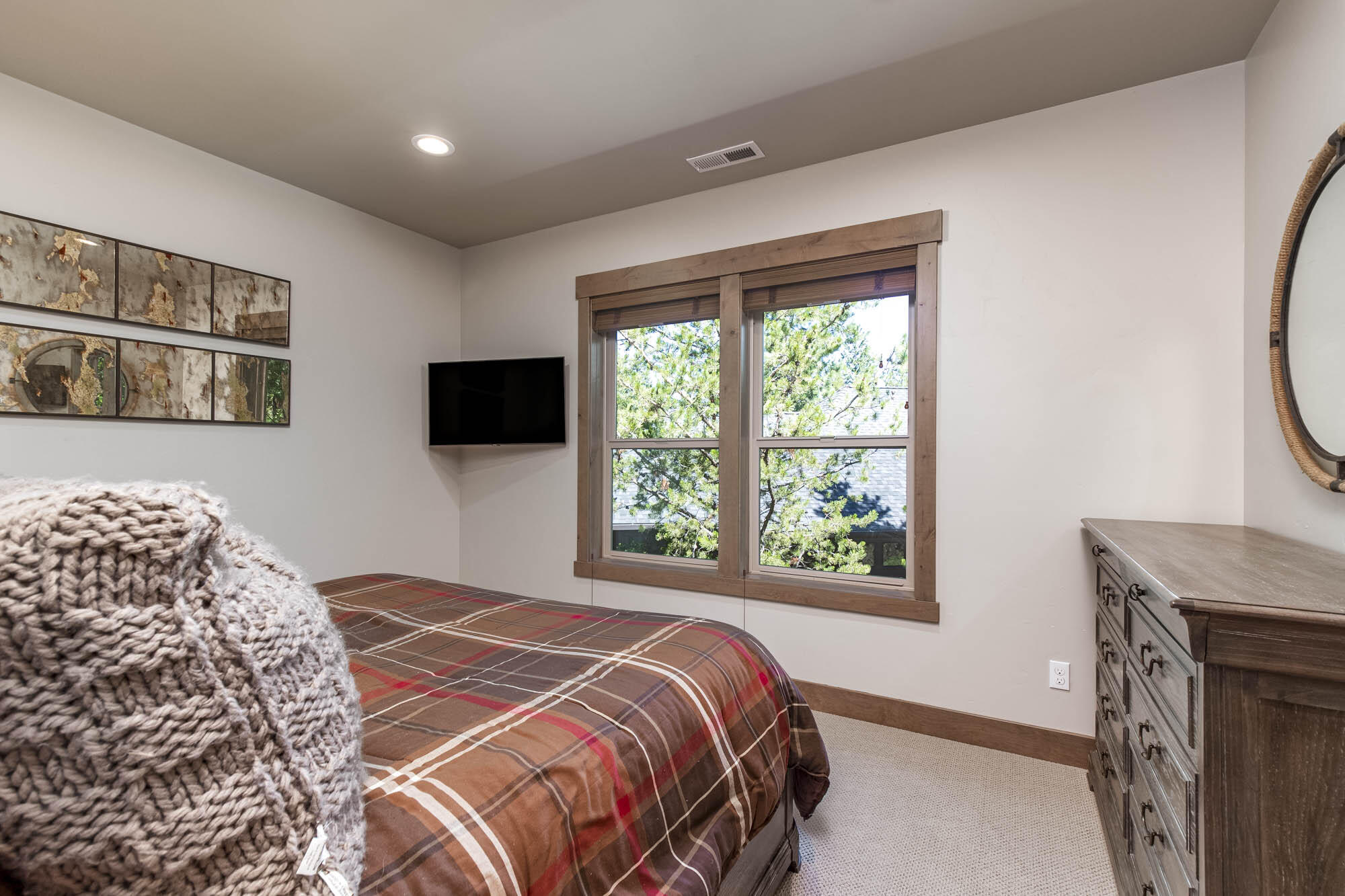 56462 Sunstone Loop Bend, OR 97707 - Photo 37 of 60 Bedroom #5