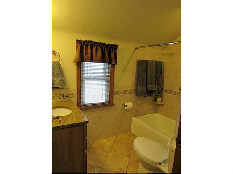 1039 McCoy Road McKees Rocks, PA 15136 - Photo 15 of 25 Full Bath.