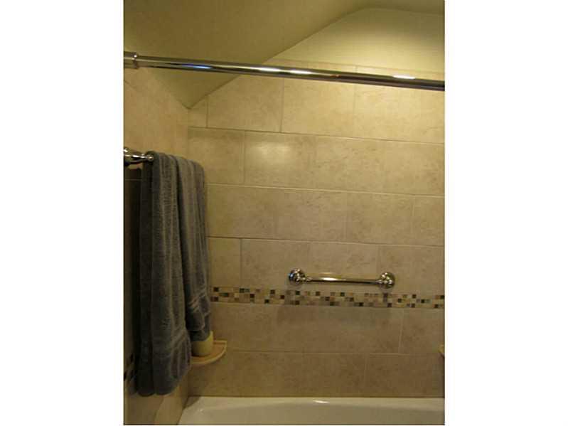 1039 McCoy Road McKees Rocks, PA 15136 - Photo 16 of 25 Full Bath.