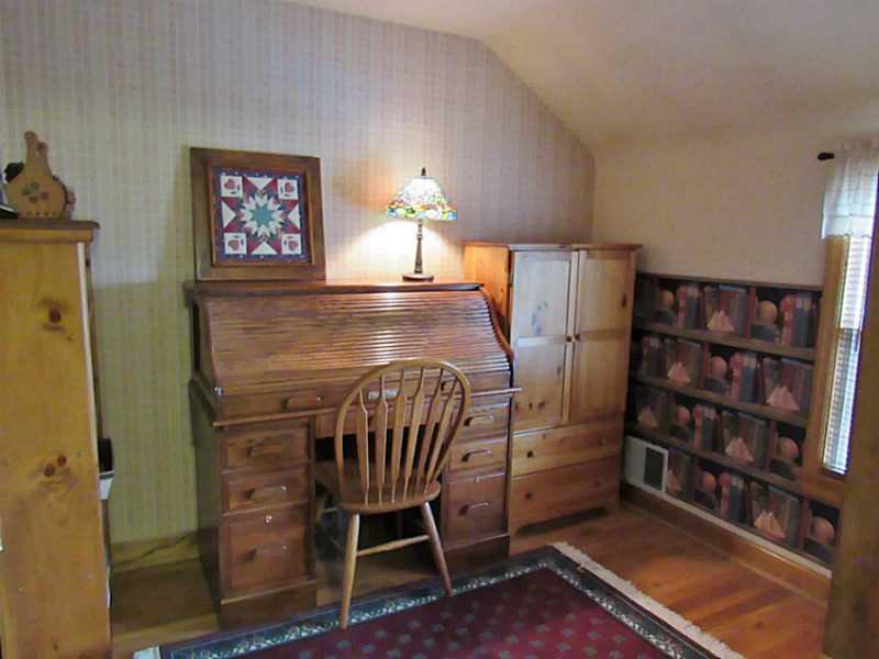 1039 McCoy Road McKees Rocks, PA 15136 - Photo 17 of 25 Bedroom.
