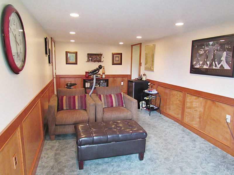 1039 McCoy Road McKees Rocks, PA 15136 - Photo 19 of 25 Great Room.