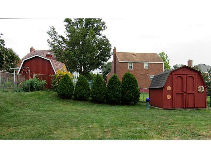 1039 McCoy Road McKees Rocks, PA 15136 - Photo 23 of 25 Yard/Garden.