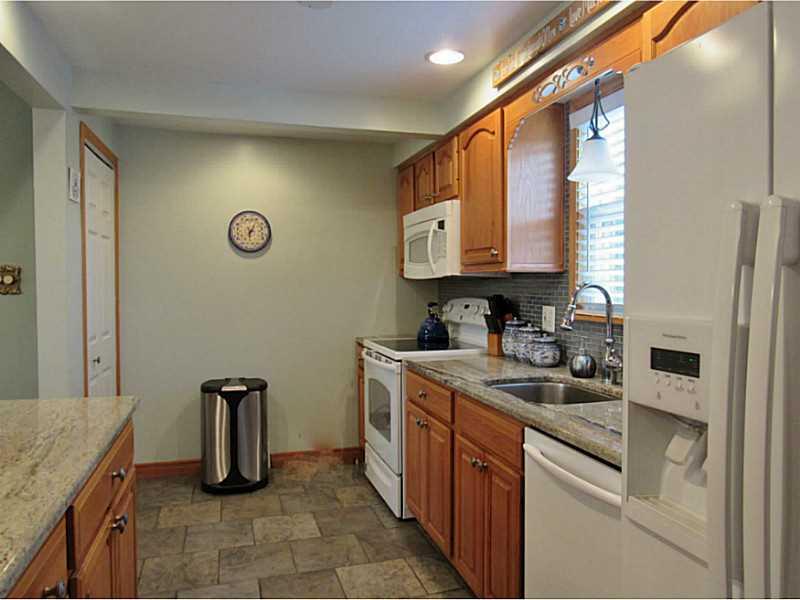 1039 McCoy Road McKees Rocks, PA 15136 - Photo 8 of 25 Kitchen.