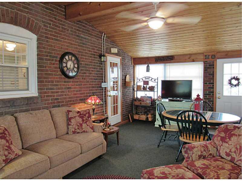 1039 McCoy Road McKees Rocks, PA 15136 - Photo 10 of 25 Family Room.