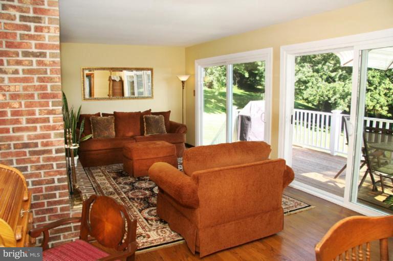 2624 Coon Club Road Westminster, MD 21157 - Photo 8 of 27 Living Room