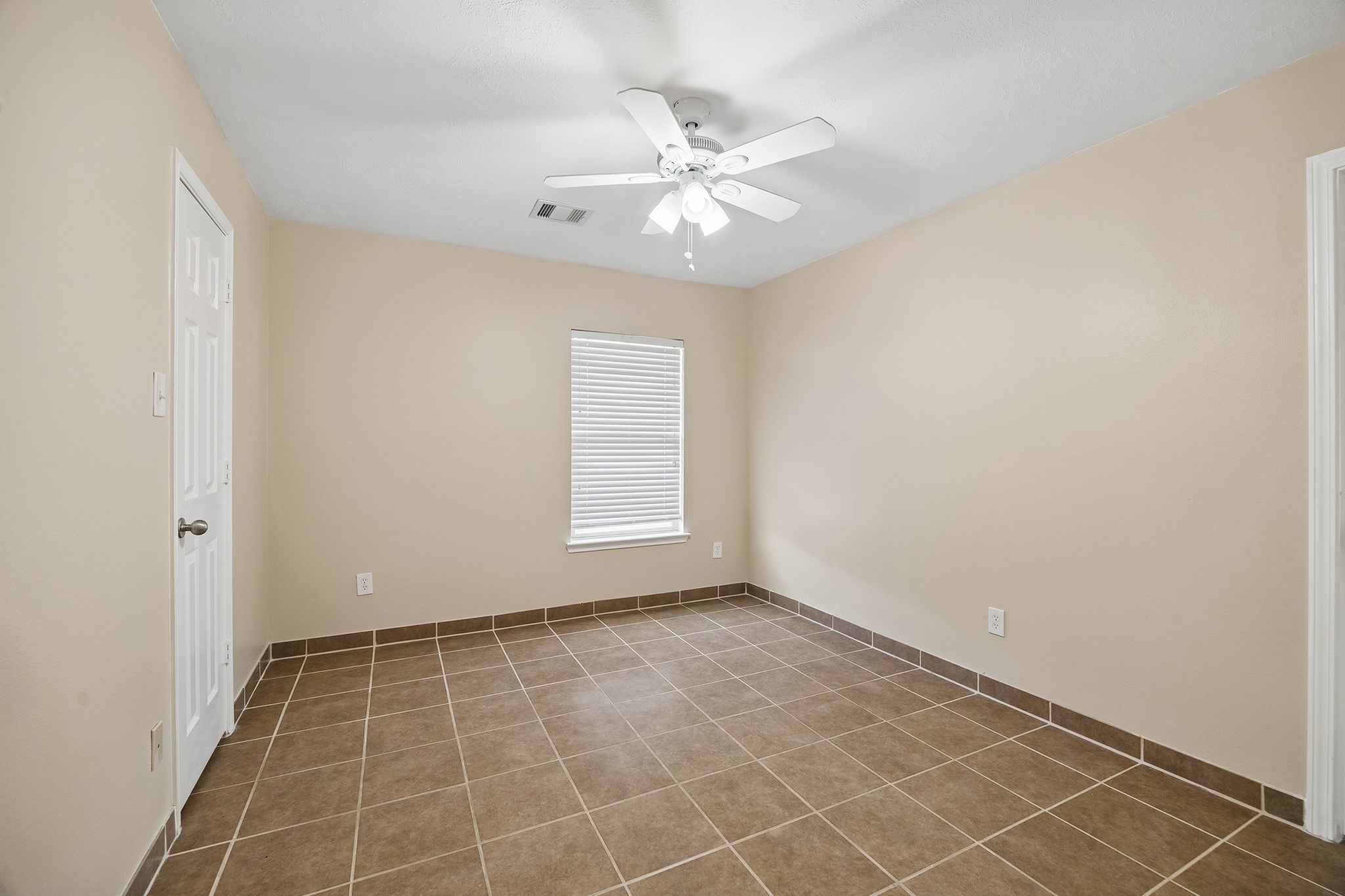 20110 Saddle Ranch Drive Humble, TX 77338 - Photo 12 of 15 Secondary bedroom upstairs