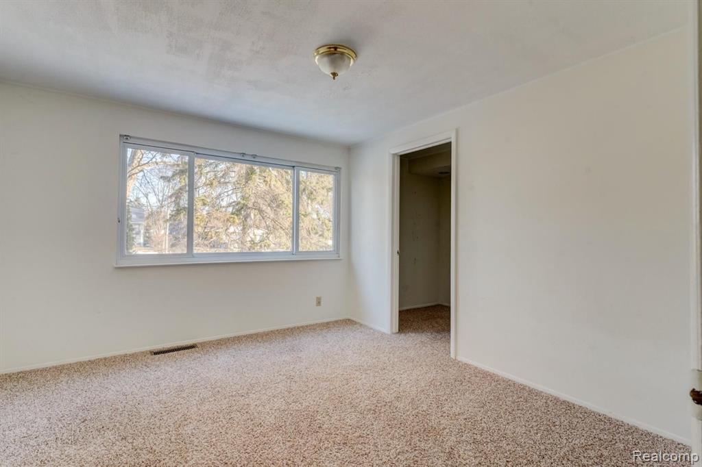 917 North Road Fenton, MI 48430 - Photo 7 of 17