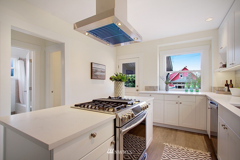 2148 North 63rd Street Seattle, WA 98103 - Photo 3 of 24 Gallery Image 3