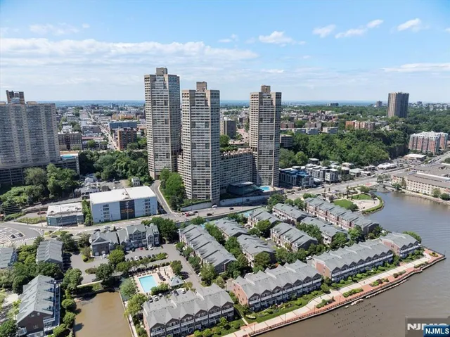 a picture of city view