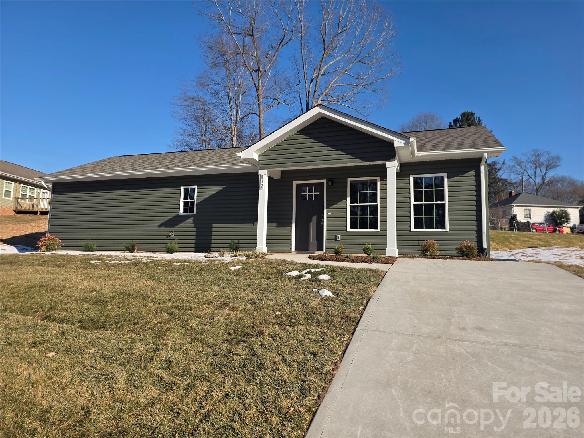 812 5th Avenue Southwest Hickory, NC 28602 - Photo 1 of 20