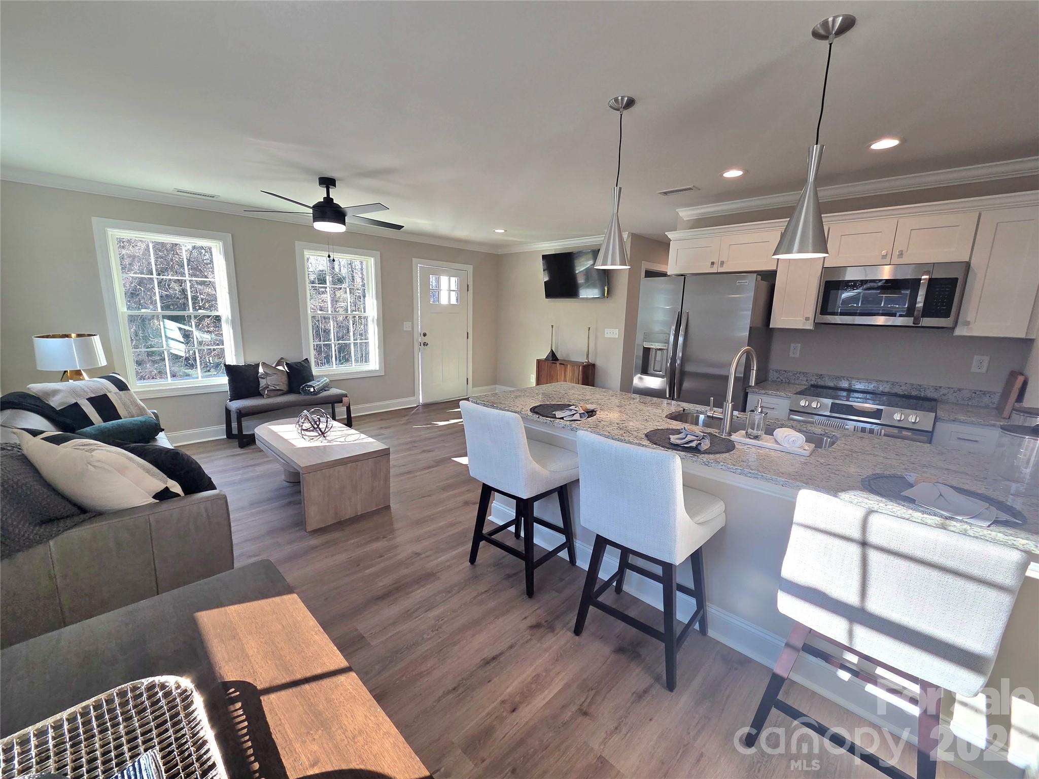 812 5th Avenue Southwest Hickory, NC 28602 - Photo 3 of 20