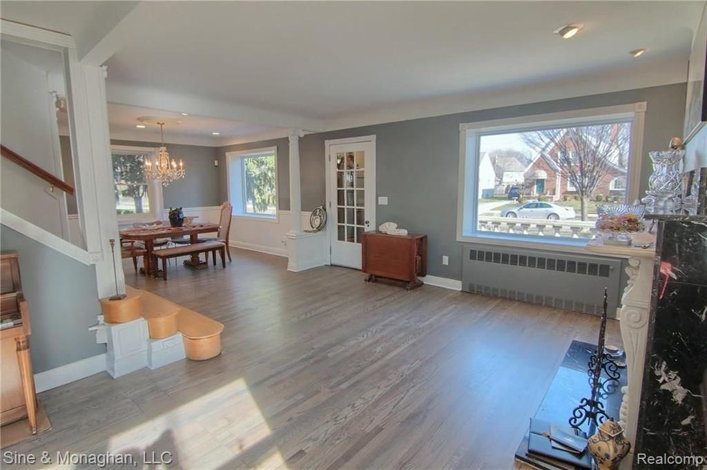 951 Roslyn Road Grosse Pointe Woods, MI 48236 - Photo 2 of 29