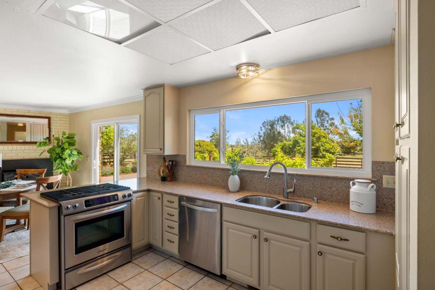 268 Espinosa Road Salinas, CA 93907 - Photo 9 of 23