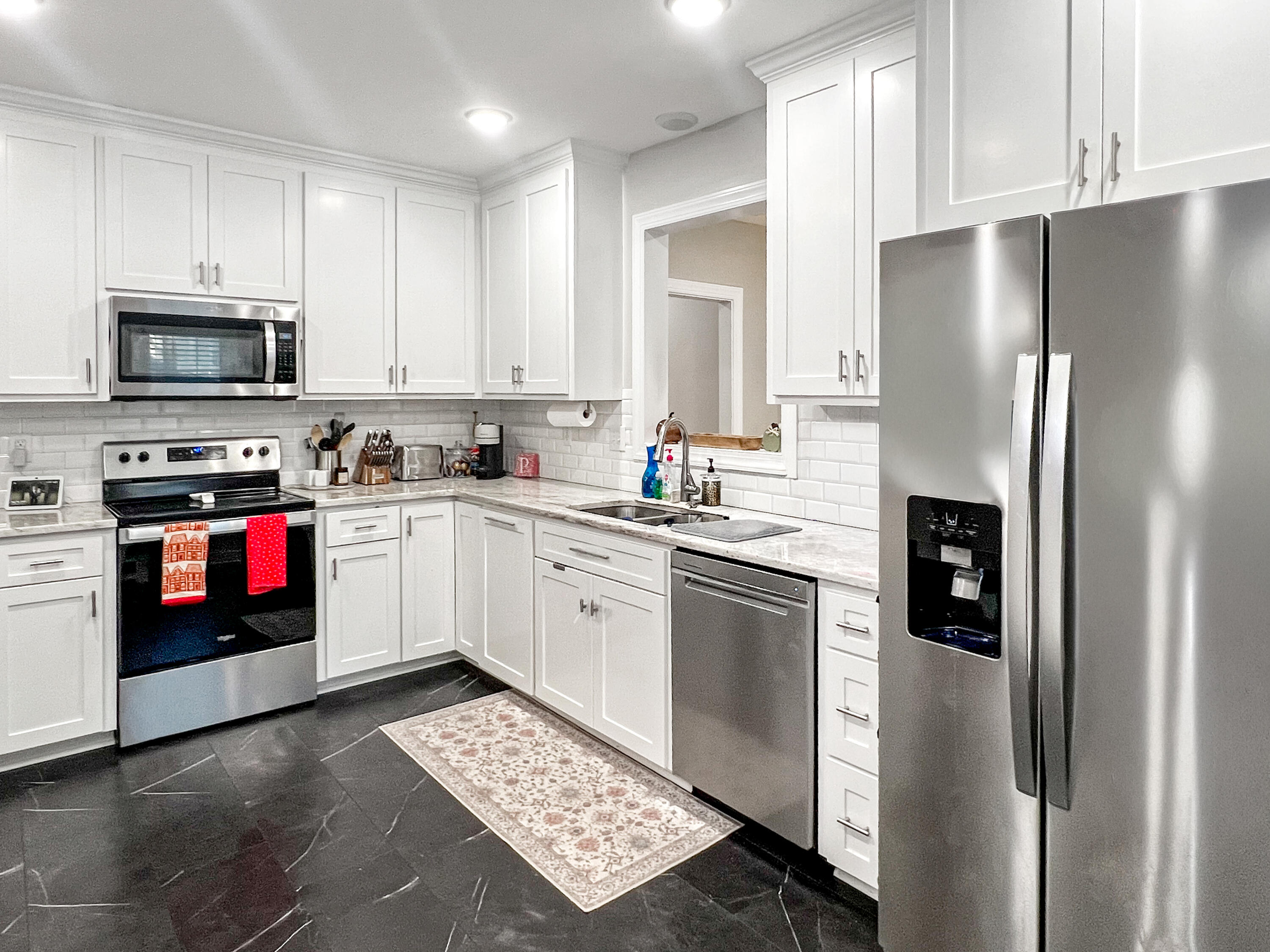 401 Sears Street St. George, SC 29477 - Photo 11 of 31 401kitchen1