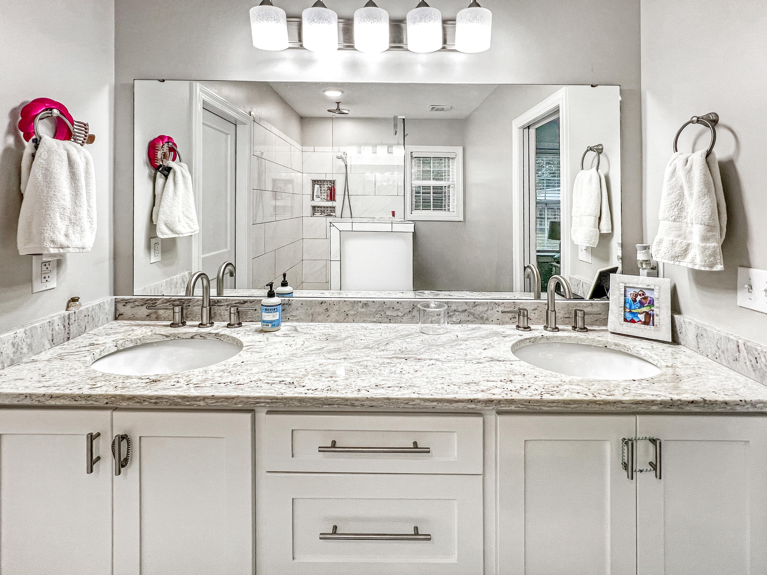 401 Sears Street St. George, SC 29477 - Photo 18 of 31 401masterbath3