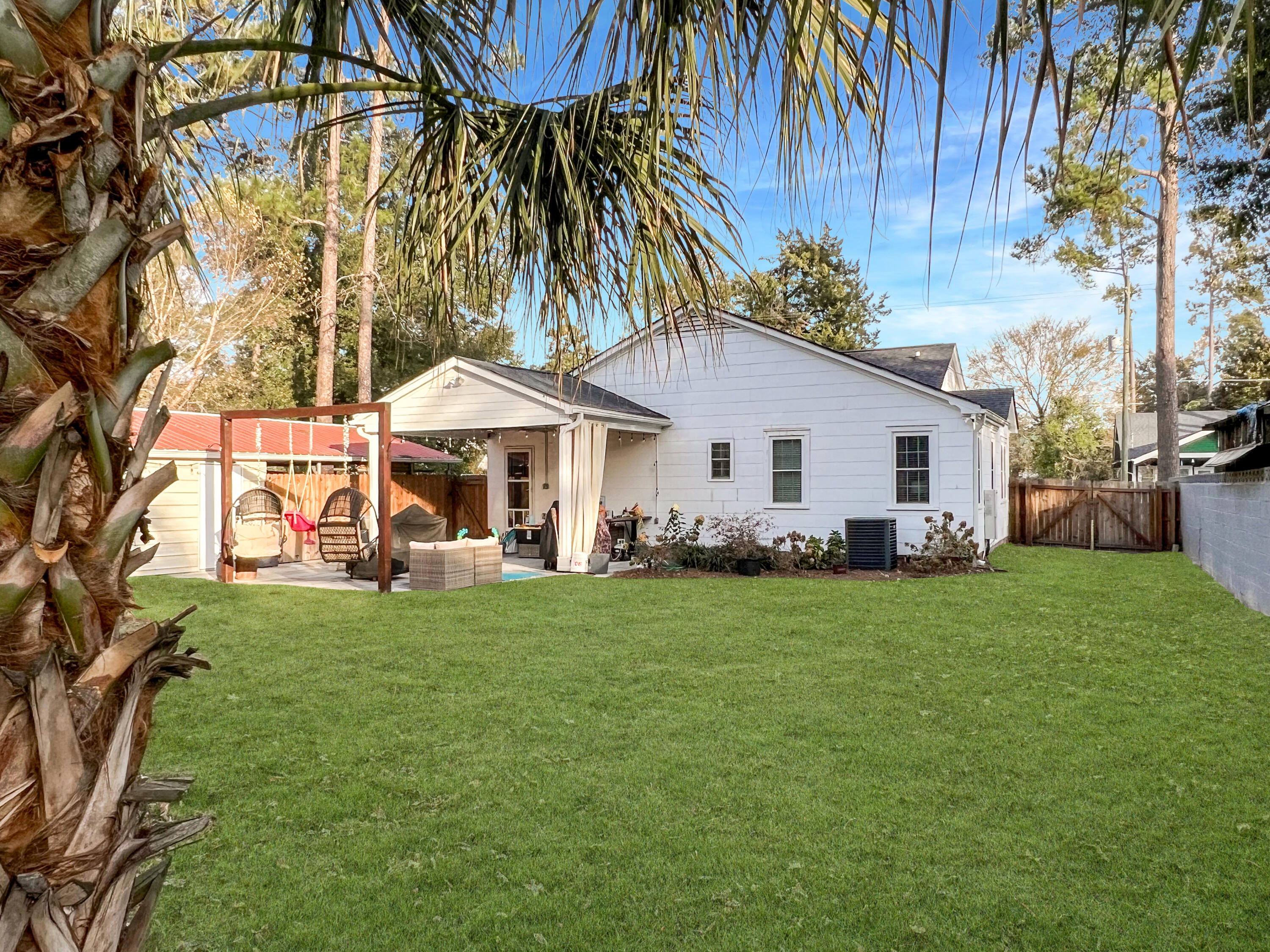 401 Sears Street St. George, SC 29477 - Photo 23 of 31 401back2