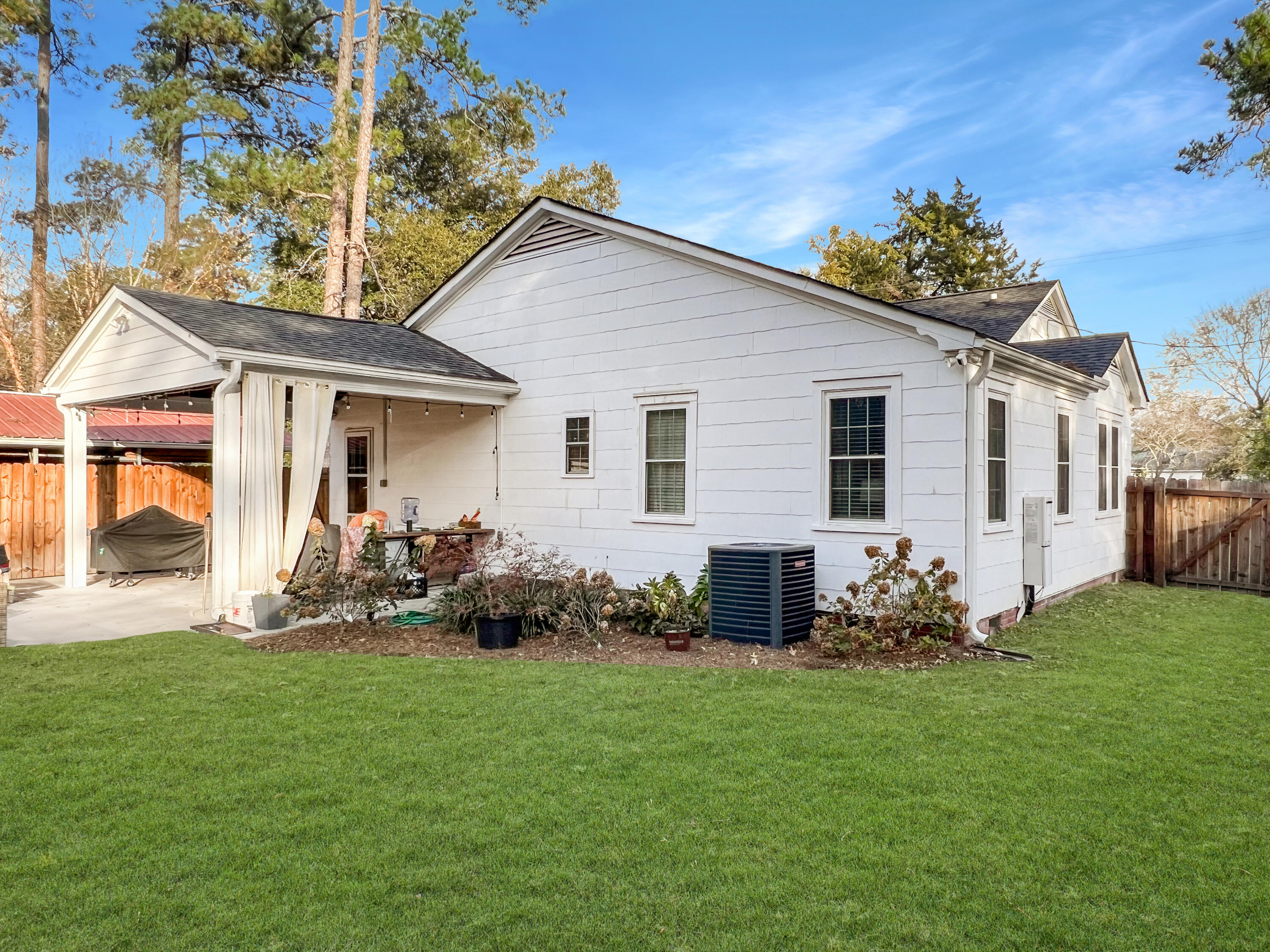 401 Sears Street St. George, SC 29477 - Photo 24 of 31 401back