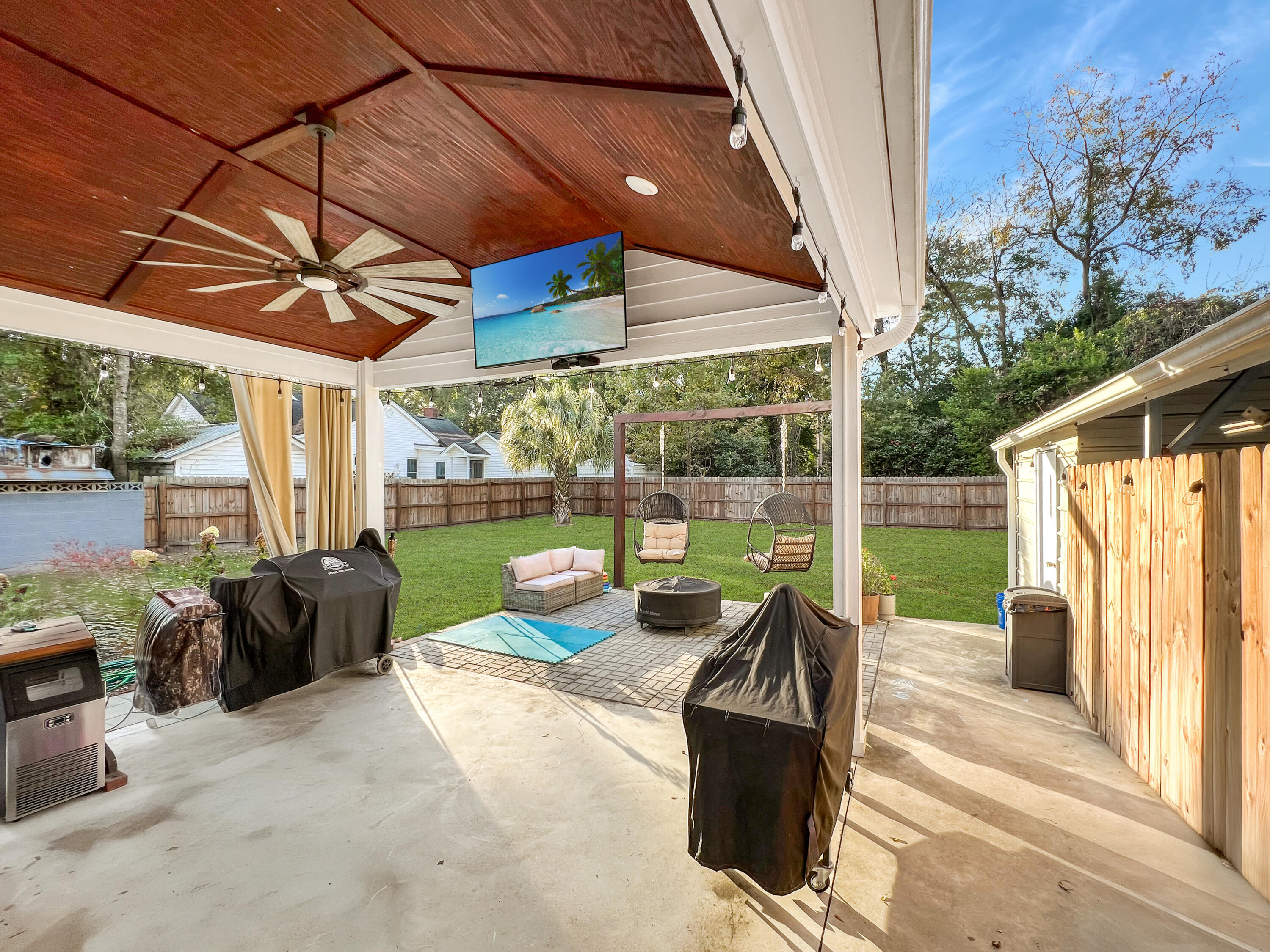 401 Sears Street St. George, SC 29477 - Photo 25 of 31 401patio1