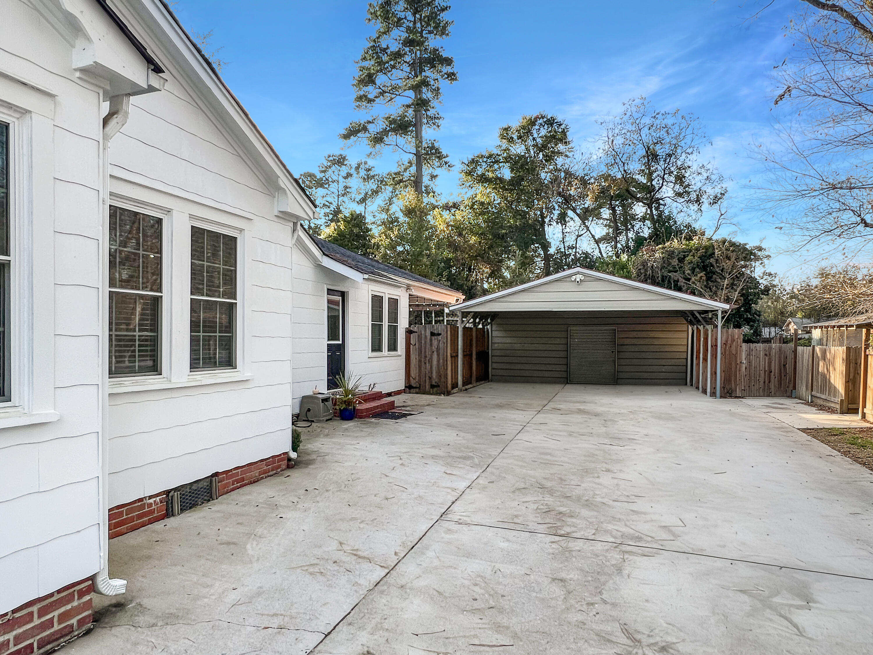 401 Sears Street St. George, SC 29477 - Photo 28 of 31 401parking1