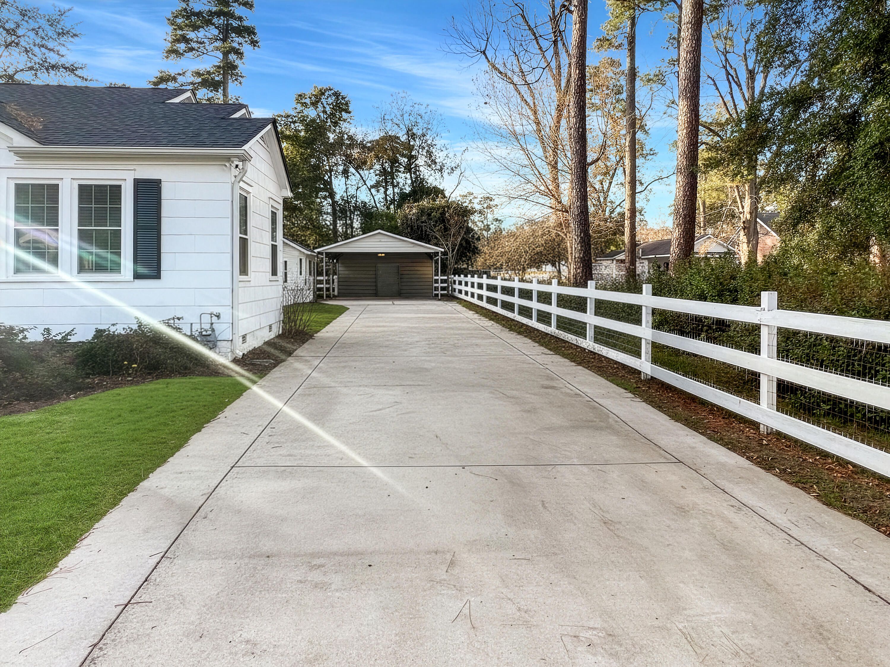 401 Sears Street St. George, SC 29477 - Photo 31 of 31 401parking