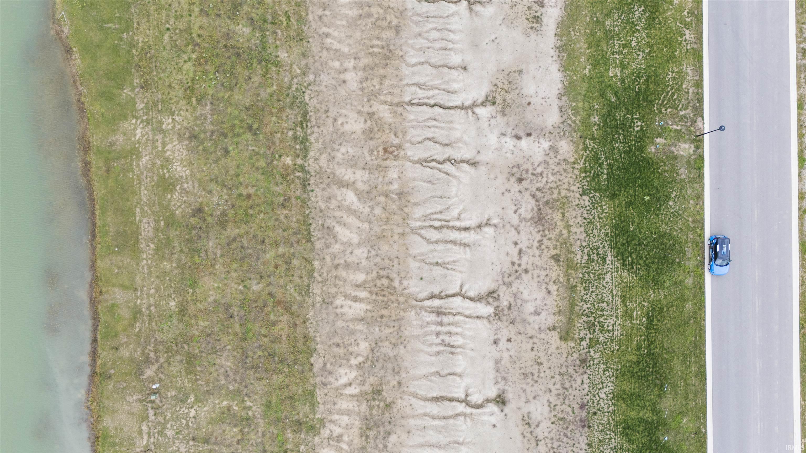 2216 Golfview Auburn, IN 46706 - Photo 2 of 6