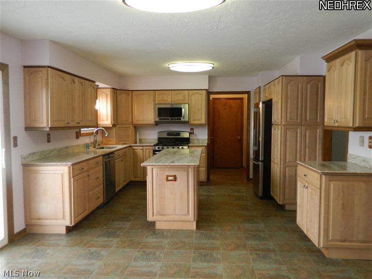 6781 Neff Road Medina, OH 44256 - Photo 7 of 15 Gallery Image 7