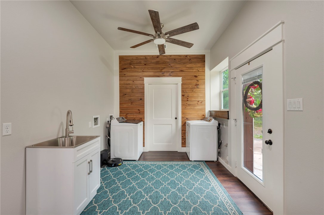 3915 County Road 447 Anderson, TX 77830 - Photo 15 of 40 a view of an entryway with a sink