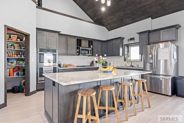 $1,500,000 | 12027 East 101 North, Idaho Falls, ID 83401