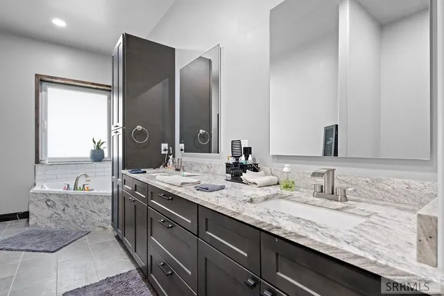 $1,500,000 | 12027 East 101 North, Idaho Falls, ID 83401