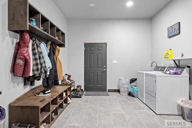 $1,500,000 | 12027 East 101 North, Idaho Falls, ID 83401